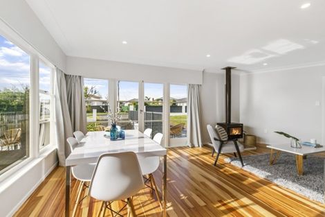 Photo of property in 38 Woodside Road, Massey, Auckland, 0614