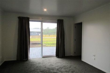 Photo of property in 11 Kahikatea Drive, Kinloch, Taupo, 3377