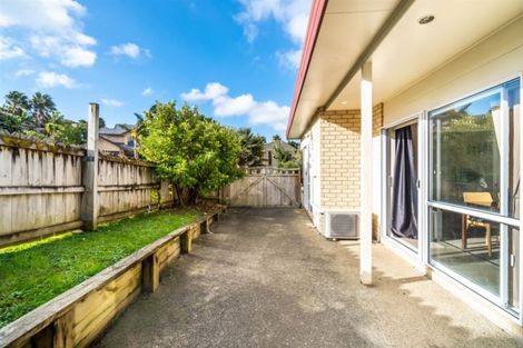 Photo of property in 48 Hogarth Rise, West Harbour, Auckland, 0618