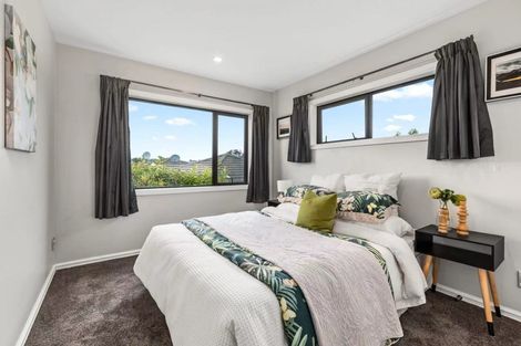 Photo of property in 84 Hugh Green Drive, Pinehill, Auckland, 0632