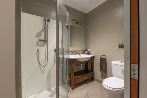 Photo of property in 33 Glenesk Road, Piha, New Lynn, 0772