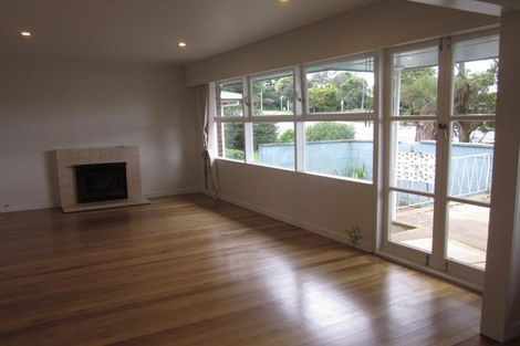 Photo of property in 458 Glenfield Road, Glenfield, Auckland, 0629