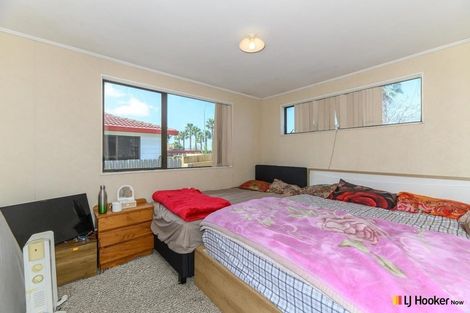 Photo of property in 2/190 Te Irirangi Drive, Flat Bush, Auckland, 2019