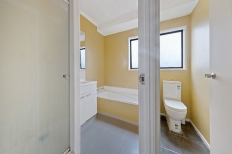 Photo of property in 71 Etherton Drive, Weymouth, Auckland, 2103