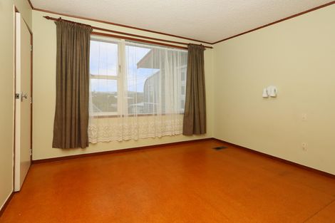 Photo of property in 6 Meadow Crescent, Te Atatu South, Auckland, 0602