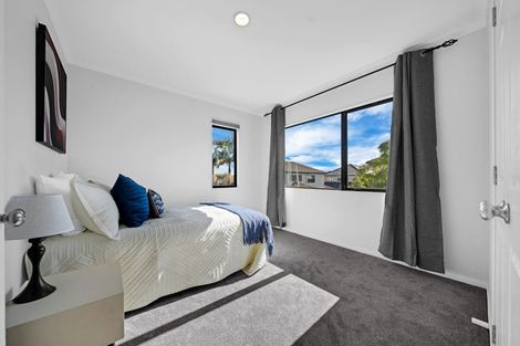 Photo of property in 26 Thornbury Crescent, East Tamaki Heights, Auckland, 2016