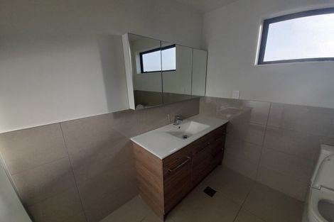 Photo of property in 3 Maureen Close, East Tamaki Heights, Auckland, 2016