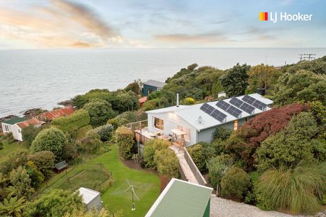 Photo of property in 156 Shag Point Road, Shag Point, Palmerston, 9482