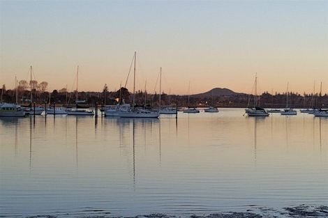 Photo of property in 12a Tamaki Bay Drive, Pakuranga, Auckland, 2010