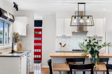 Photo of property in 22 Taikata Road, Te Atatu Peninsula, Auckland, 0610