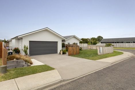Photo of property in 2 Karanema Place, Coastlands, Whakatane, 3120