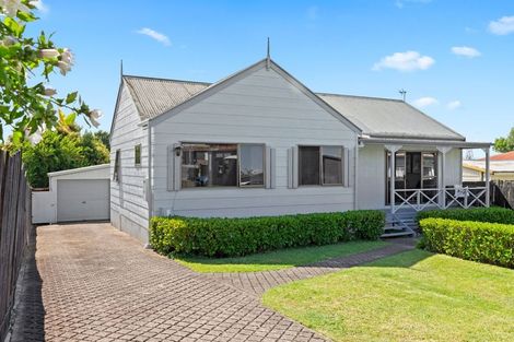Photo of property in 3 Iris Place, Clendon Park, Auckland, 2103