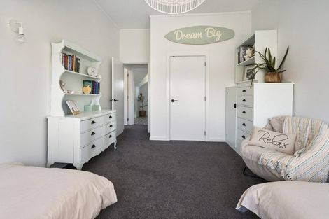 Photo of property in 17 Phoenix Avenue, Hokowhitu, Palmerston North, 4410