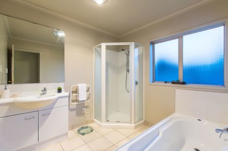 Photo of property in 12 Fitchburg Place, Mangere, Auckland, 2022