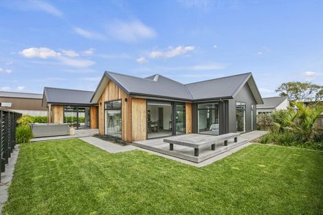 Photo of property in 11 Donnelly Street, Oakura, 4314