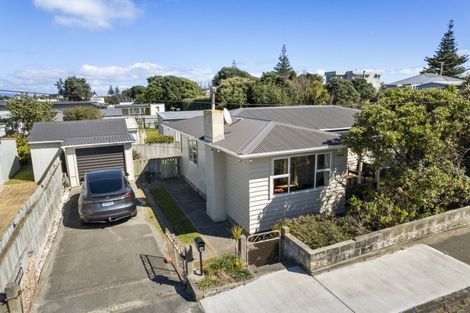 Photo of property in 4 Kowhai Street, Otaki Beach, Otaki, 5512