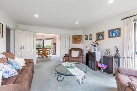 Photo of property in 69 Lothian Brae, Wattle Downs, Auckland, 2103