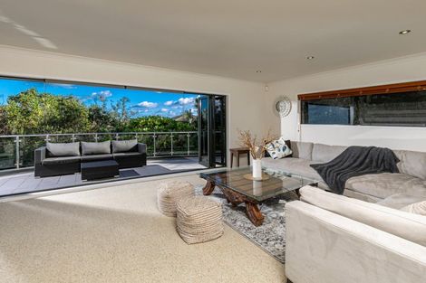 Photo of property in 65 Roberts Road, Matakatia, Whangaparaoa, 0930