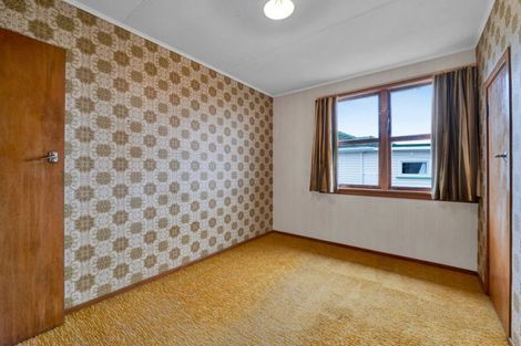 Photo of property in 79 Omata Road, Marfell, New Plymouth, 4310