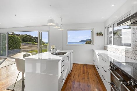 Photo of property in 3 Terrace Road, Titahi Bay, Porirua, 5022