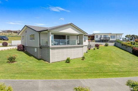 Photo of property in 16 Midgard Road, Coopers Beach, 0420