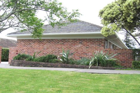 Photo of property in 21 Peverill Crescent, Papatoetoe, Auckland, 2025