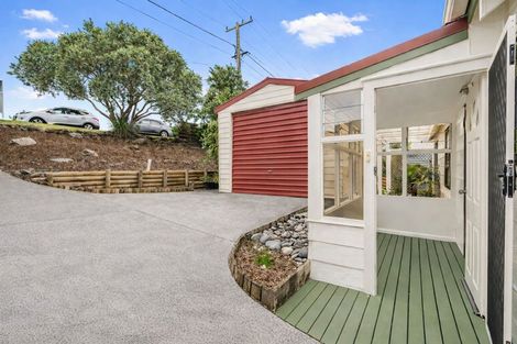 Photo of property in 11 Moffat Road, Red Beach, 0932