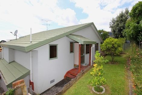 Photo of property in 11 William Bayes Place, Red Beach, 0932