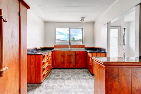 Photo of property in 31 Border Road, Henderson, Auckland, 0612