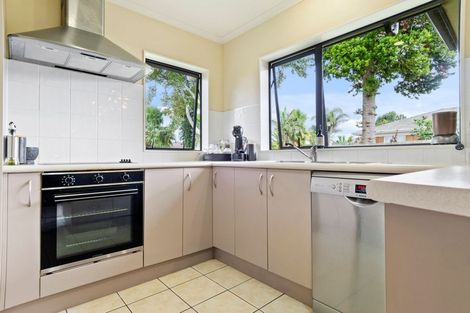 Photo of property in 6 Cathcart Close, Pukekohe, 2120