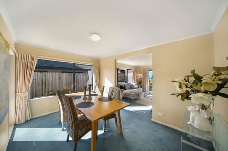 Photo of property in 15 Renlee Place, Shelly Park, Auckland, 2014