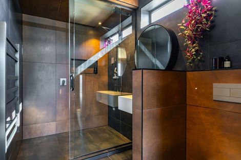 Photo of property in 2 Whaitere Place, Waikawa, Picton, 7220