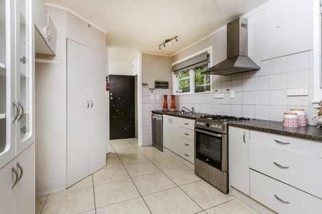 Photo of property in 70 Chivalry Road, Glenfield, Auckland, 0629