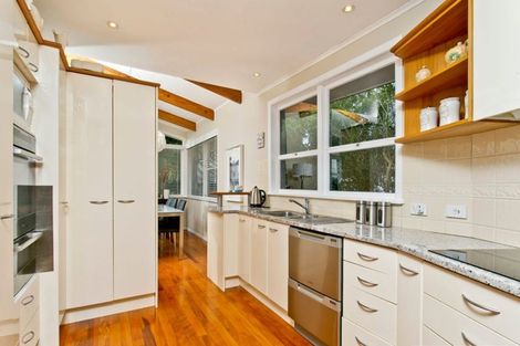 Photo of property in 20 Holt Avenue, Torbay, Auckland, 0630