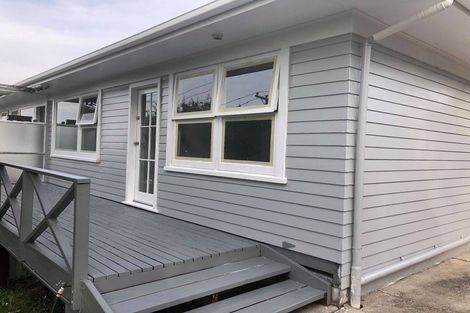 Photo of property in 2/9 College Road, Northcote, Auckland, 0627