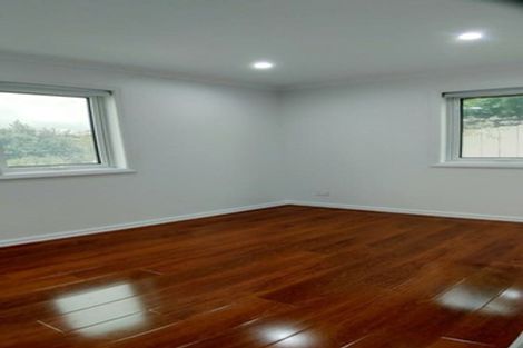 Photo of property in 36 Trias Road, Totara Vale, Auckland, 0629