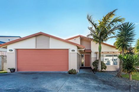Photo of property in 15 Cinnabar Place, Westgate, Auckland, 0614