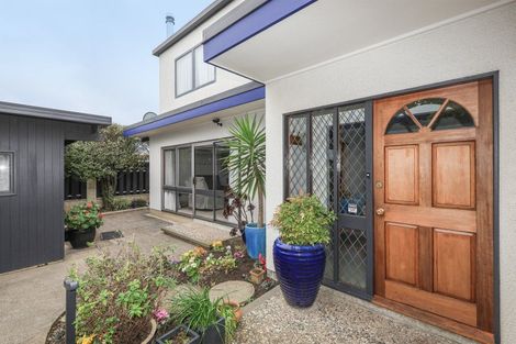 Photo of property in 24 Saint Hill Lane, Havelock North, 4130