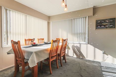 Photo of property in 5 Kowhai Street, Inglewood, 4330