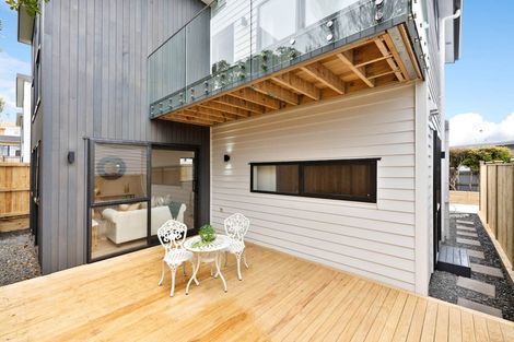 Photo of property in 21c Montgomery Avenue, Belmont, Auckland, 0622