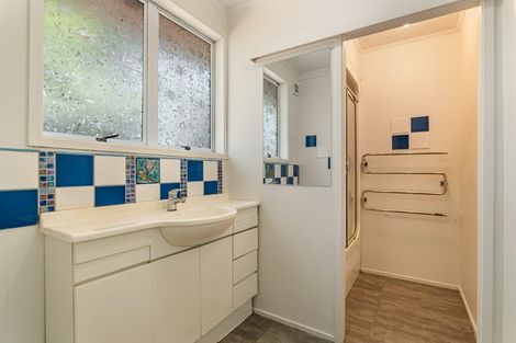 Photo of property in 23 Red Hills Road, Massey, Auckland, 0614