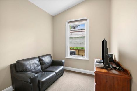 Photo of property in 157 Saint Aubyn Street, New Plymouth, 4310