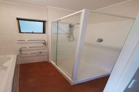 Photo of property in 13 Malters Place, Browns Bay, Auckland, 0630