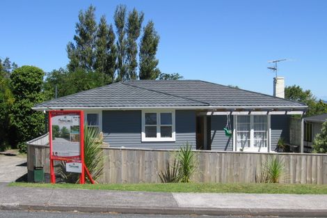 Photo of property in 1/11 Kia Ora Road, Beach Haven, Auckland, 0626