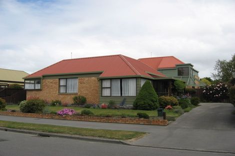 Photo of property in 2/4 Gatonby Place Avonhead Christchurch City