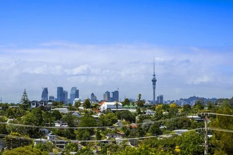 Photo of property in 70 Chivalry Road, Glenfield, Auckland, 0629