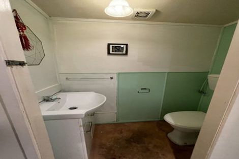 Photo of property in 11 Kathleen Street, Totara Vale, Auckland, 0627