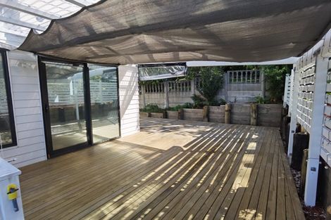 Photo of property in 46 Ayton Drive, Totara Vale, Auckland, 0629