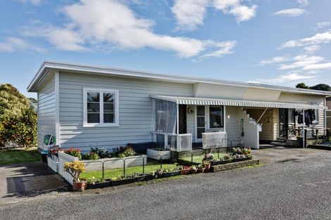 Photo of property in Orange Grove Flats, 2/549 Childers Road, Te Hapara, Gisborne, 4010