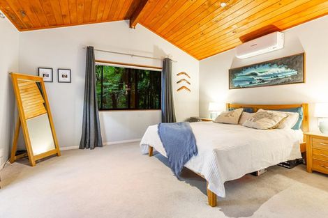 Photo of property in 84 Mountain Road, Henderson Valley, Auckland, 0612